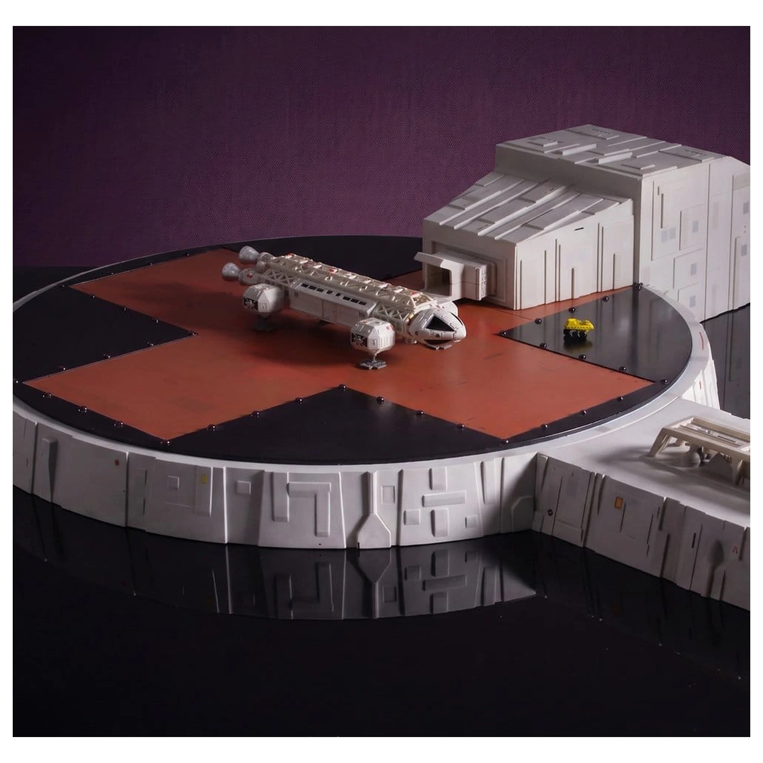 Space 1999 Playset Landing Pad (with Eagle Transporter) 46 cm product photo