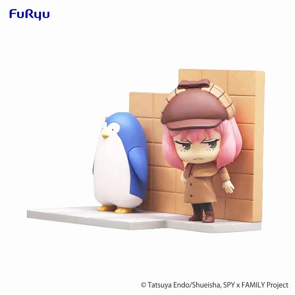 Spy x Family Hold Figure PVC Statue Anya & Penguin 10 cm termékfotó