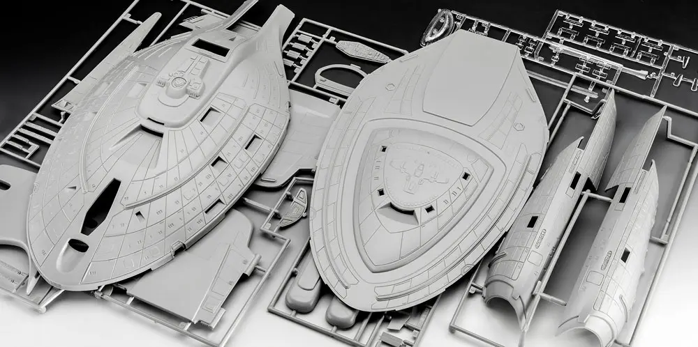 Star Trek Model Kit 1/670 U.S.S. Voyager 51 cm product photo