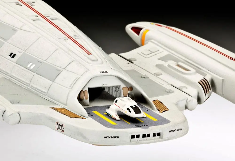 Star Trek Model Kit 1/670 U.S.S. Voyager 51 cm product photo