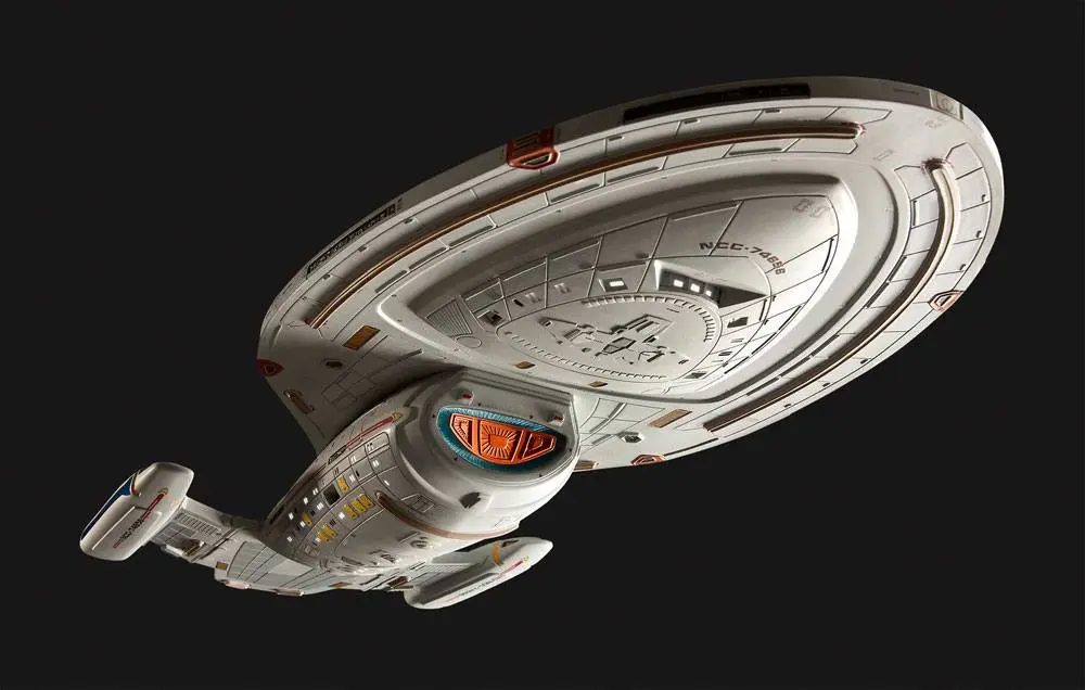 Star Trek Model Kit 1/670 U.S.S. Voyager 51 cm product photo