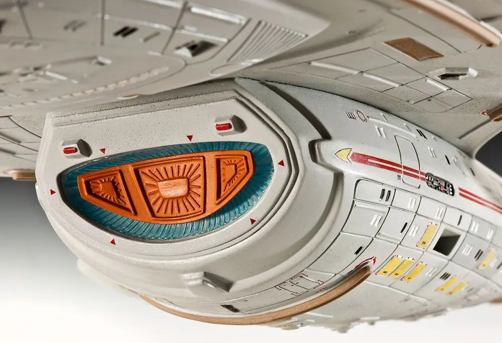 Star Trek Model Kit 1/670 U.S.S. Voyager 51 cm product photo