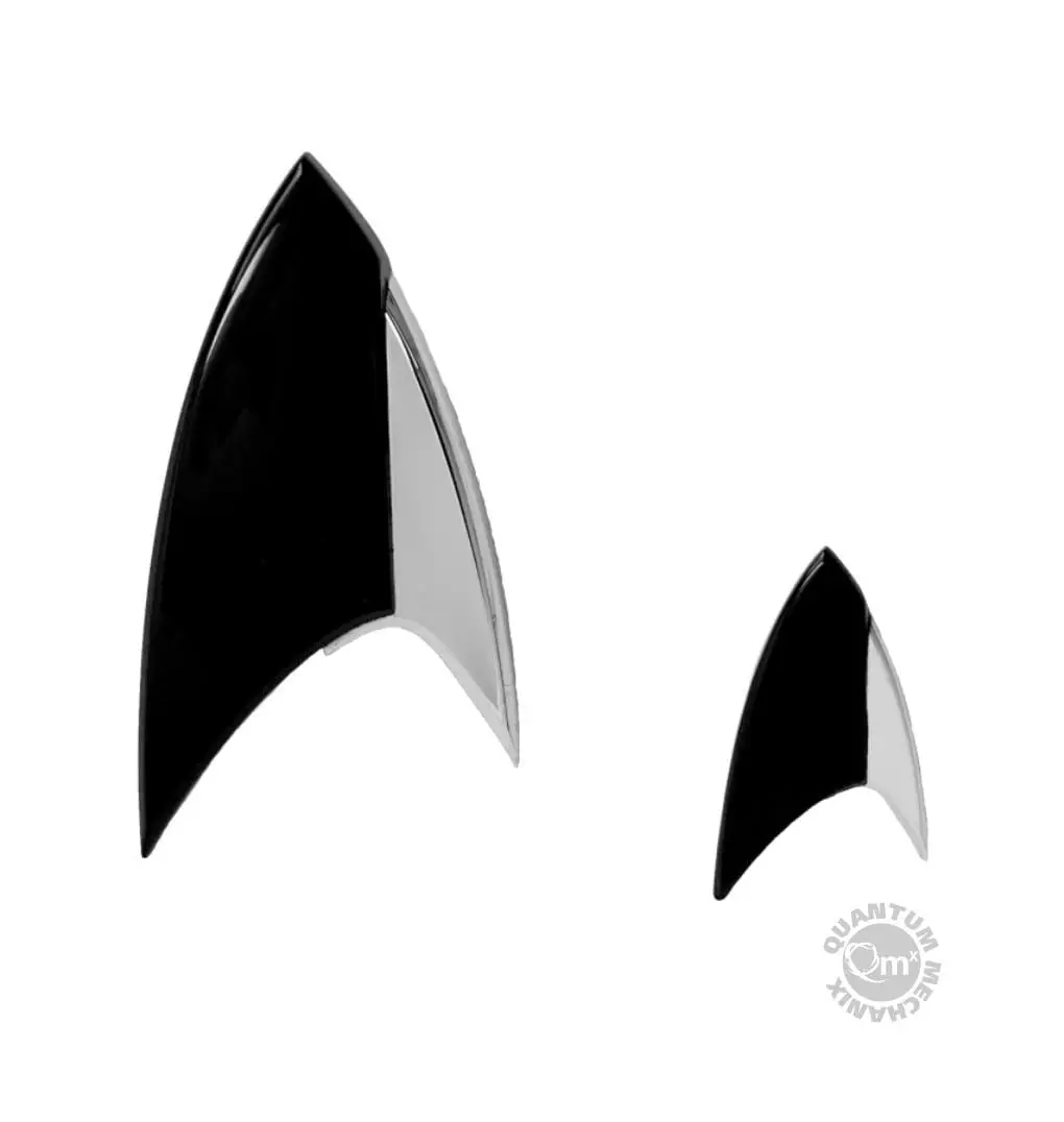Star Trek Discovery Replica 1/1 Magnetic Black Badge &amp; Pin Set product photo
