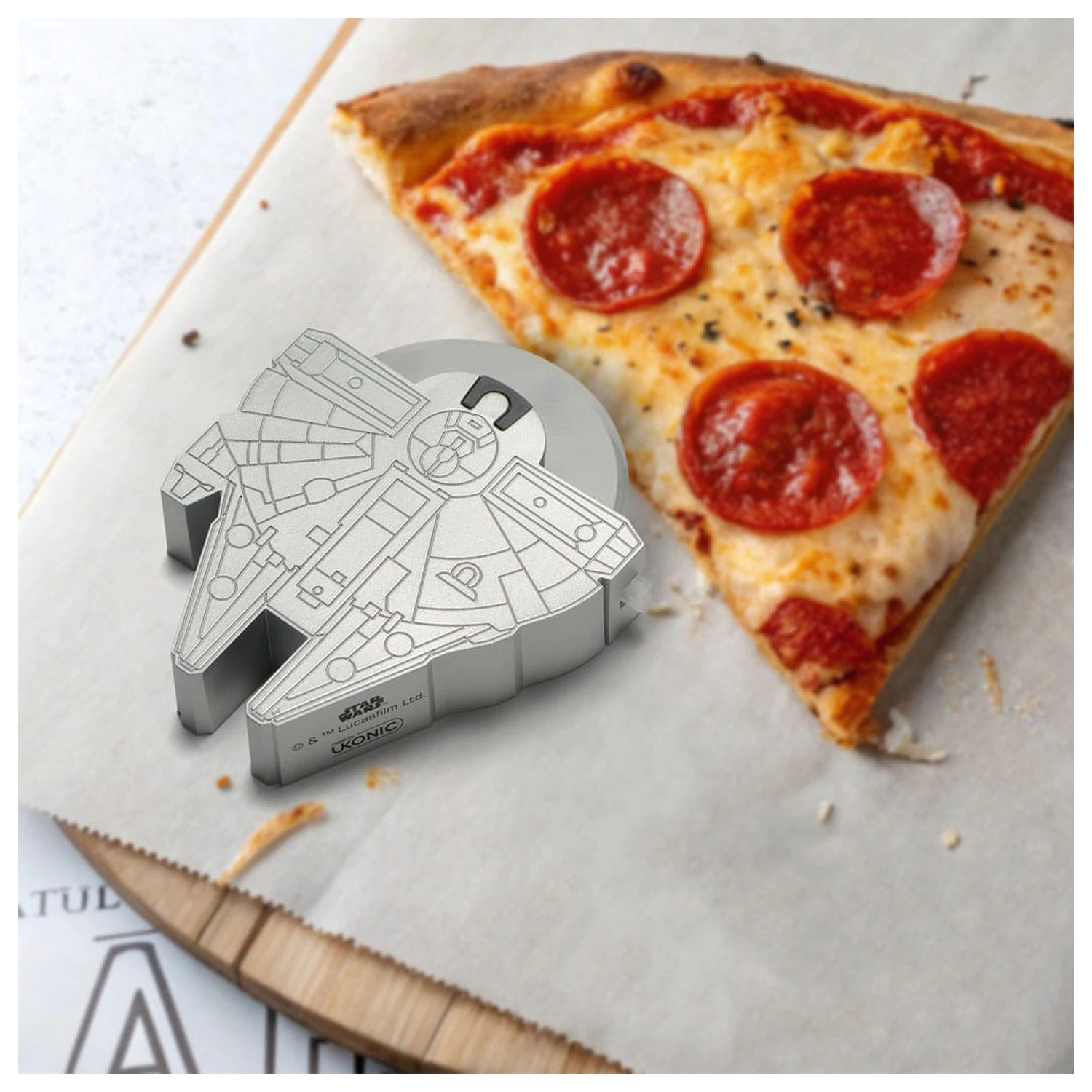 Star Wars Pizza Cutter Millennium Falcon product photo