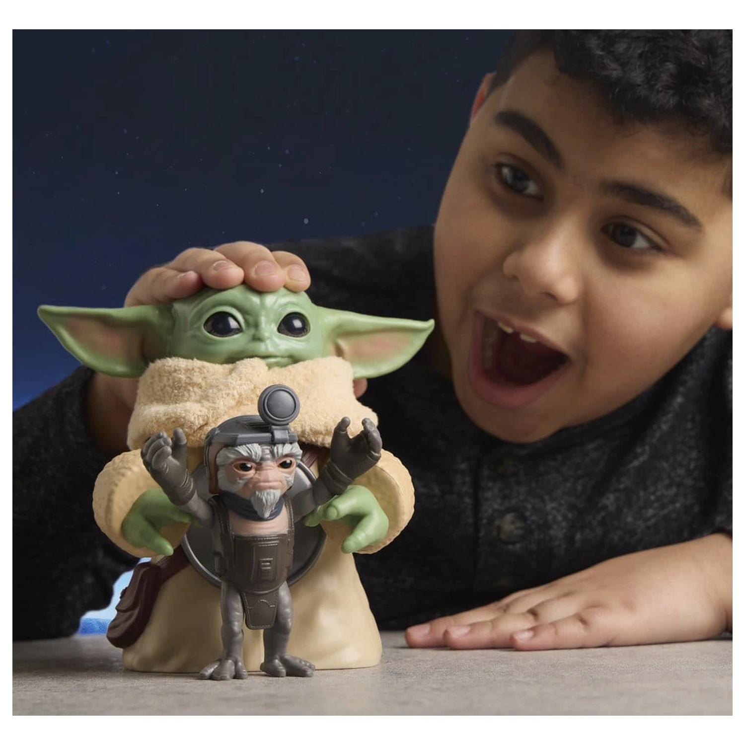 Star Wars: The Mandalorian & Grogu Electronic Action Figure Huggin' Grogu & Anzellan 17 cm product photo