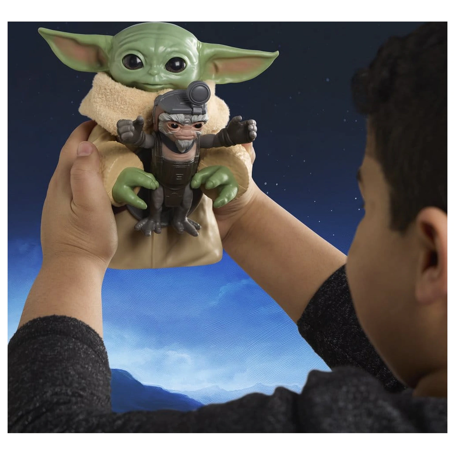 Star Wars: The Mandalorian & Grogu Electronic Action Figure Huggin' Grogu & Anzellan 17 cm product photo