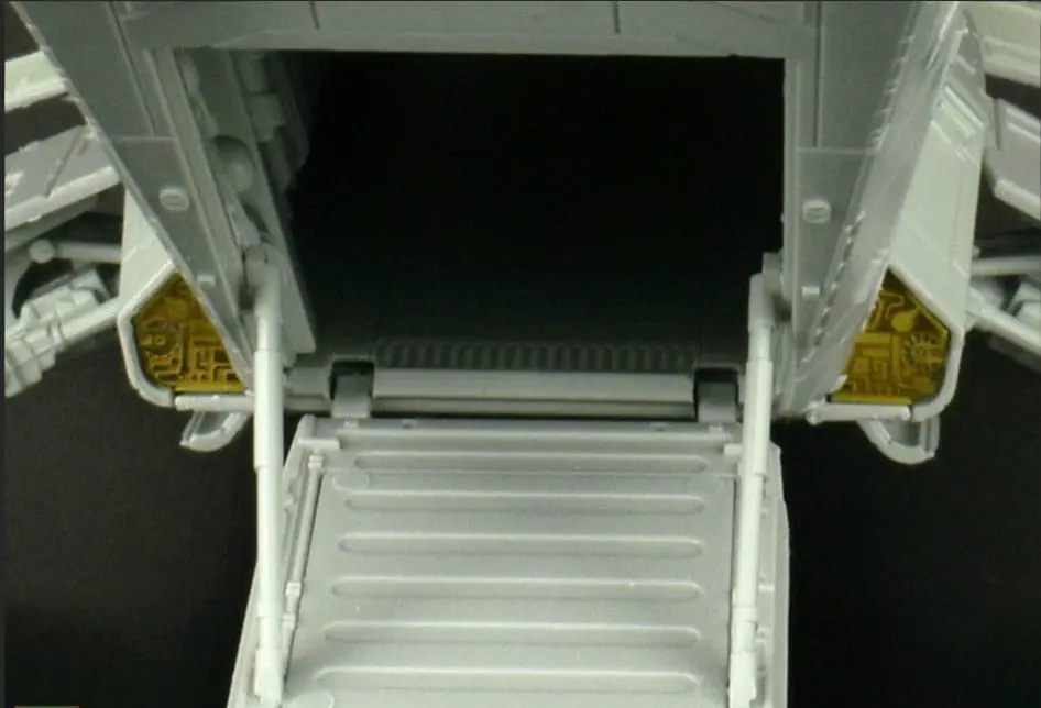 Star Wars: The Mandalorian Model Kit Razor Crest "Platinum Edition" product photo