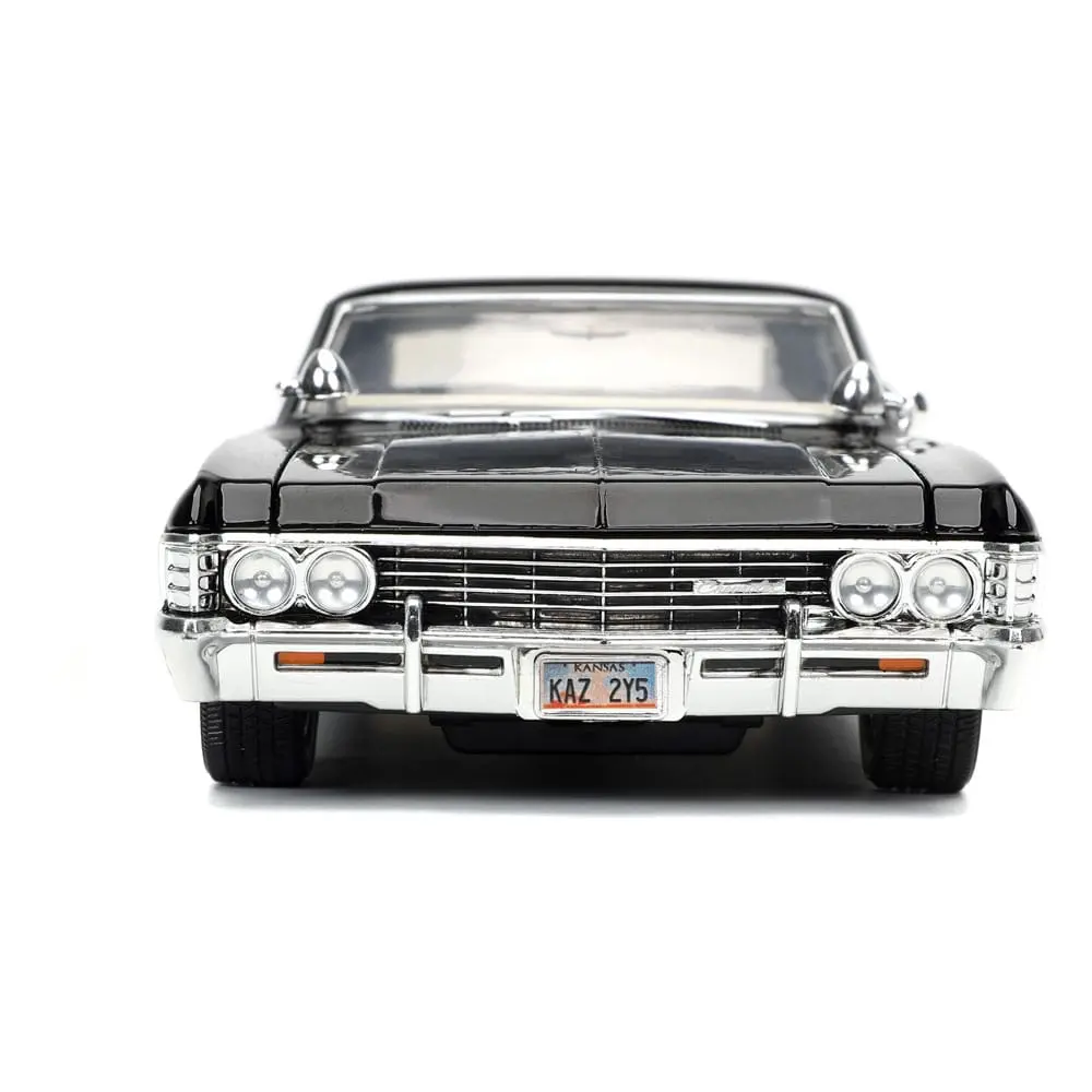 Supernatural Hollywood Rides Diecast Model 1/24 1967 Chevrolet Impala Sport Sedan with Dean Winchester Figur product photo