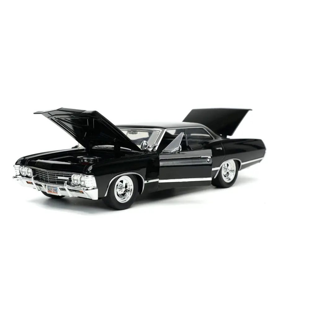 Supernatural Hollywood Rides Diecast Model 1/24 1967 Chevrolet Impala Sport Sedan with Dean Winchester Figur product photo