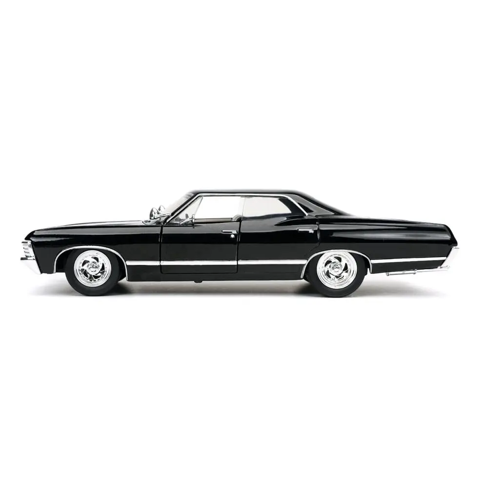 Supernatural Hollywood Rides Diecast Model 1/24 1967 Chevrolet Impala Sport Sedan with Dean Winchester Figur product photo