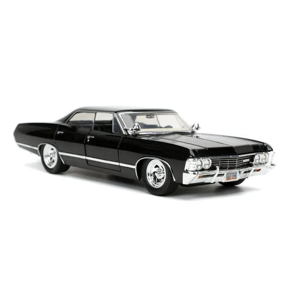 Supernatural Hollywood Rides Diecast Model 1/24 1967 Chevrolet Impala Sport Sedan with Dean Winchester Figur product photo