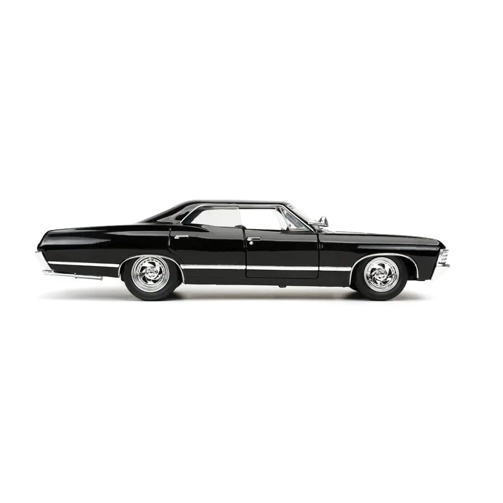 Supernatural Hollywood Rides Diecast Model 1/24 1967 Chevrolet Impala Sport Sedan with Dean Winchester Figur product photo
