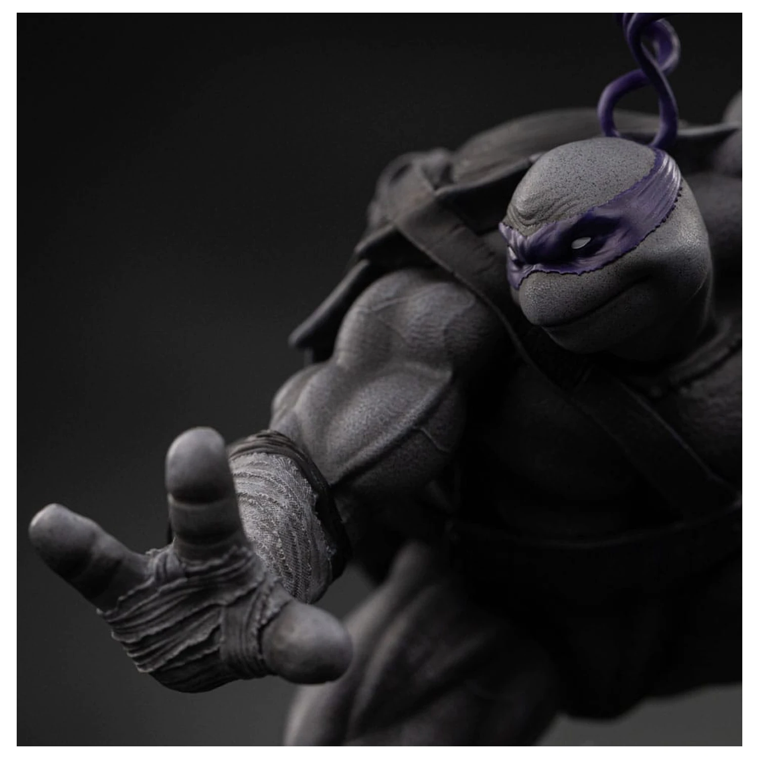 Teenage Mutant Ninja Turtles Art Scale Statue 1/10 Donatello Black and White Variant 26 cm product photo