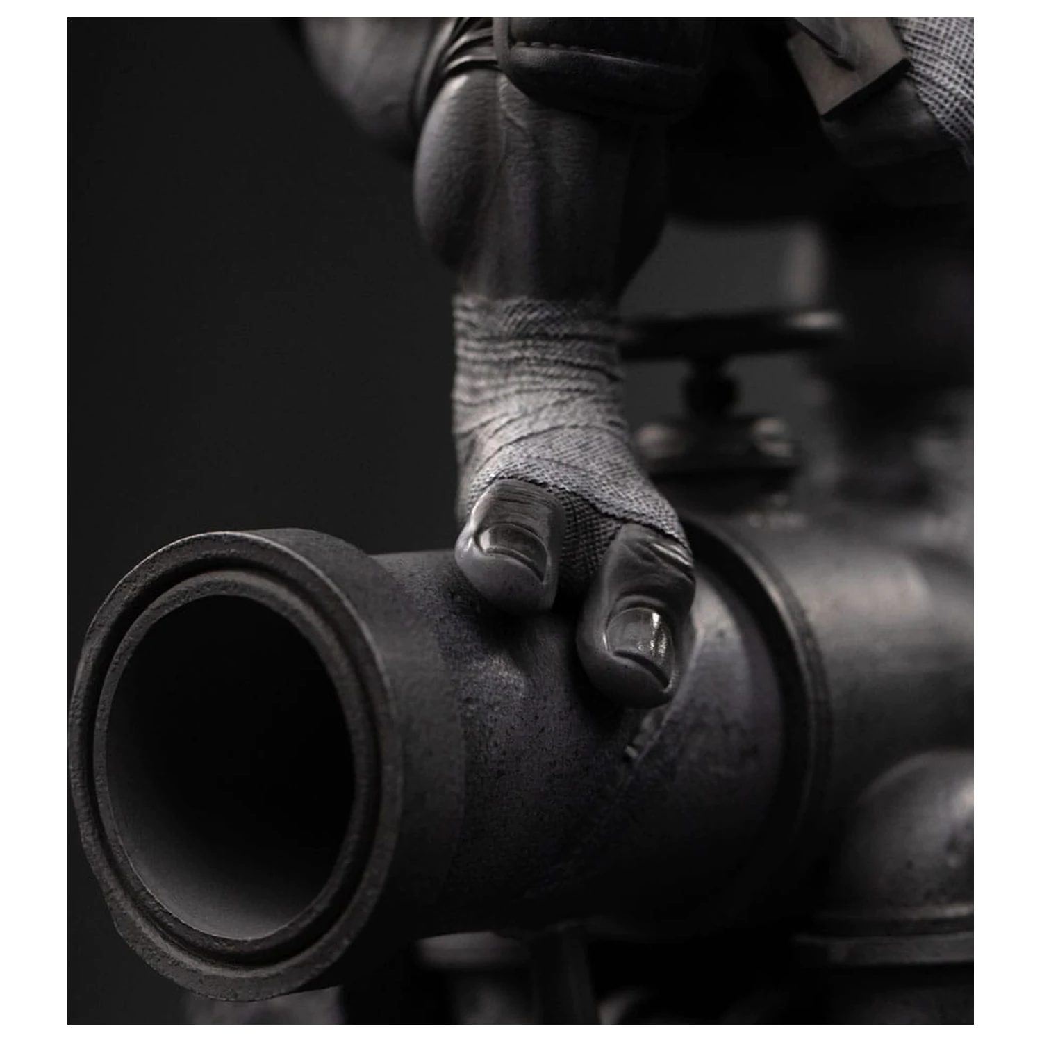 Teenage Mutant Ninja Turtles Art Scale Statue 1/10 Leonardo Black and White Variant 26 cm product photo