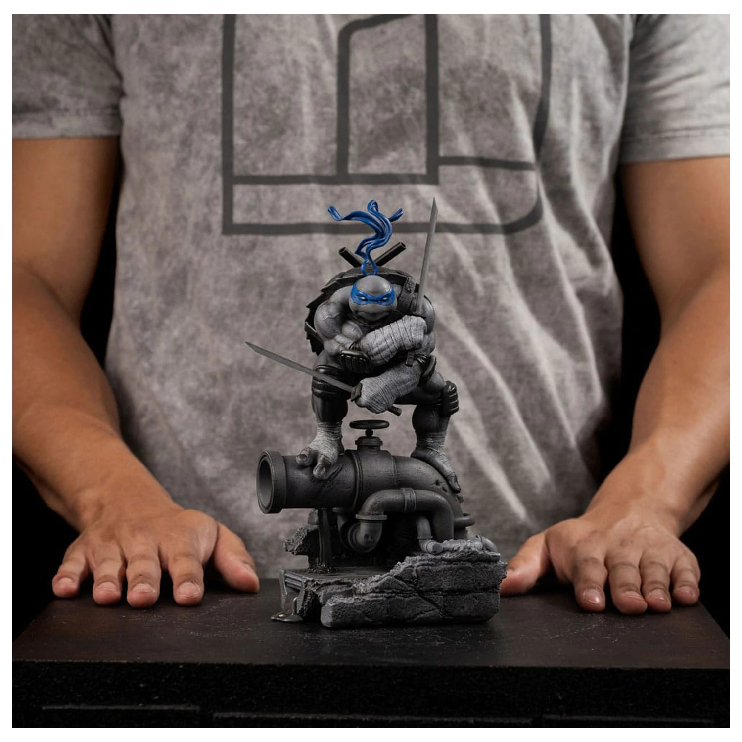 Teenage Mutant Ninja Turtles Art Scale Statue 1/10 Leonardo Black and White Variant 26 cm product photo