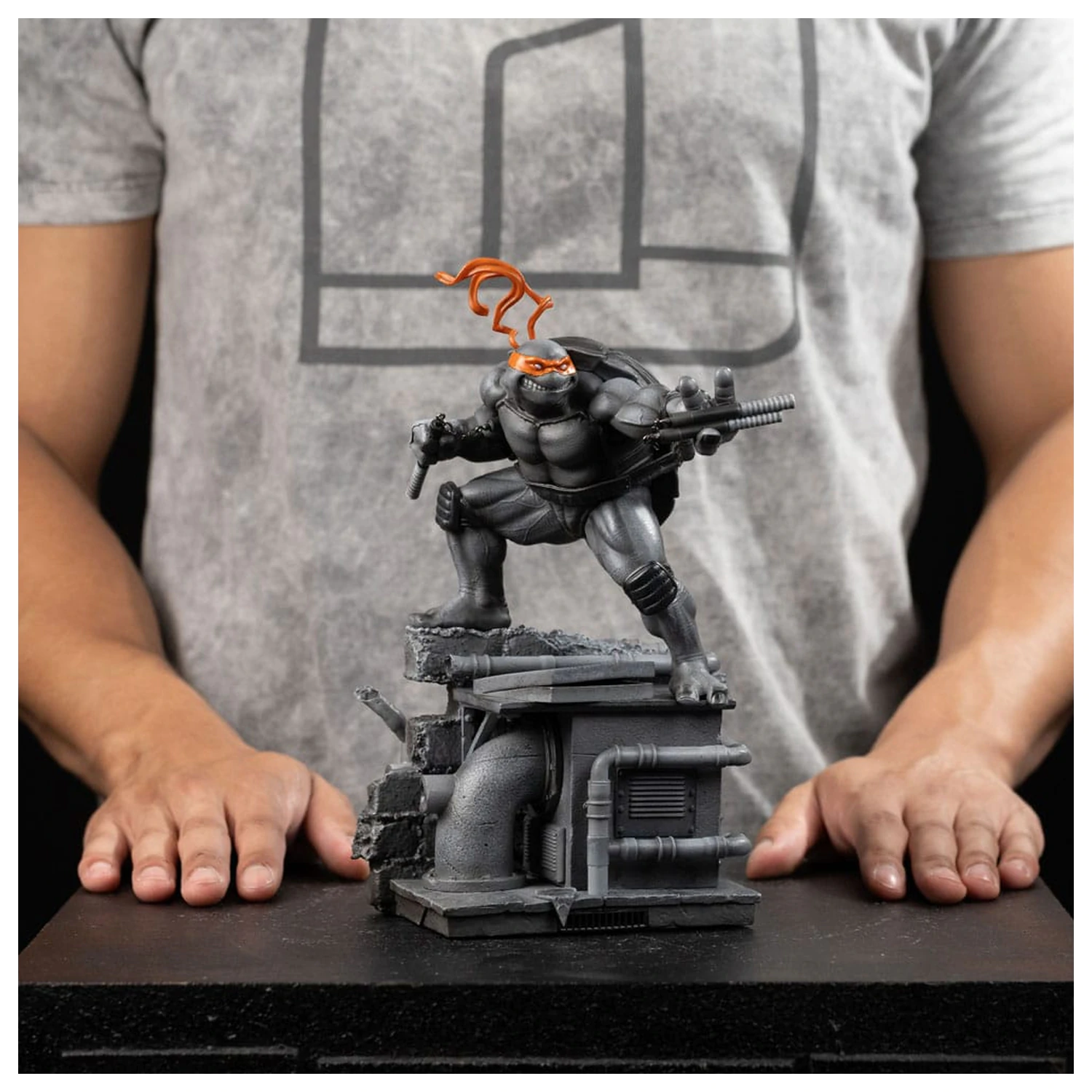 Teenage Mutant Ninja Turtles Art Scale Statue 1/10 Michelangelo Black and White Variant 26 cm product photo