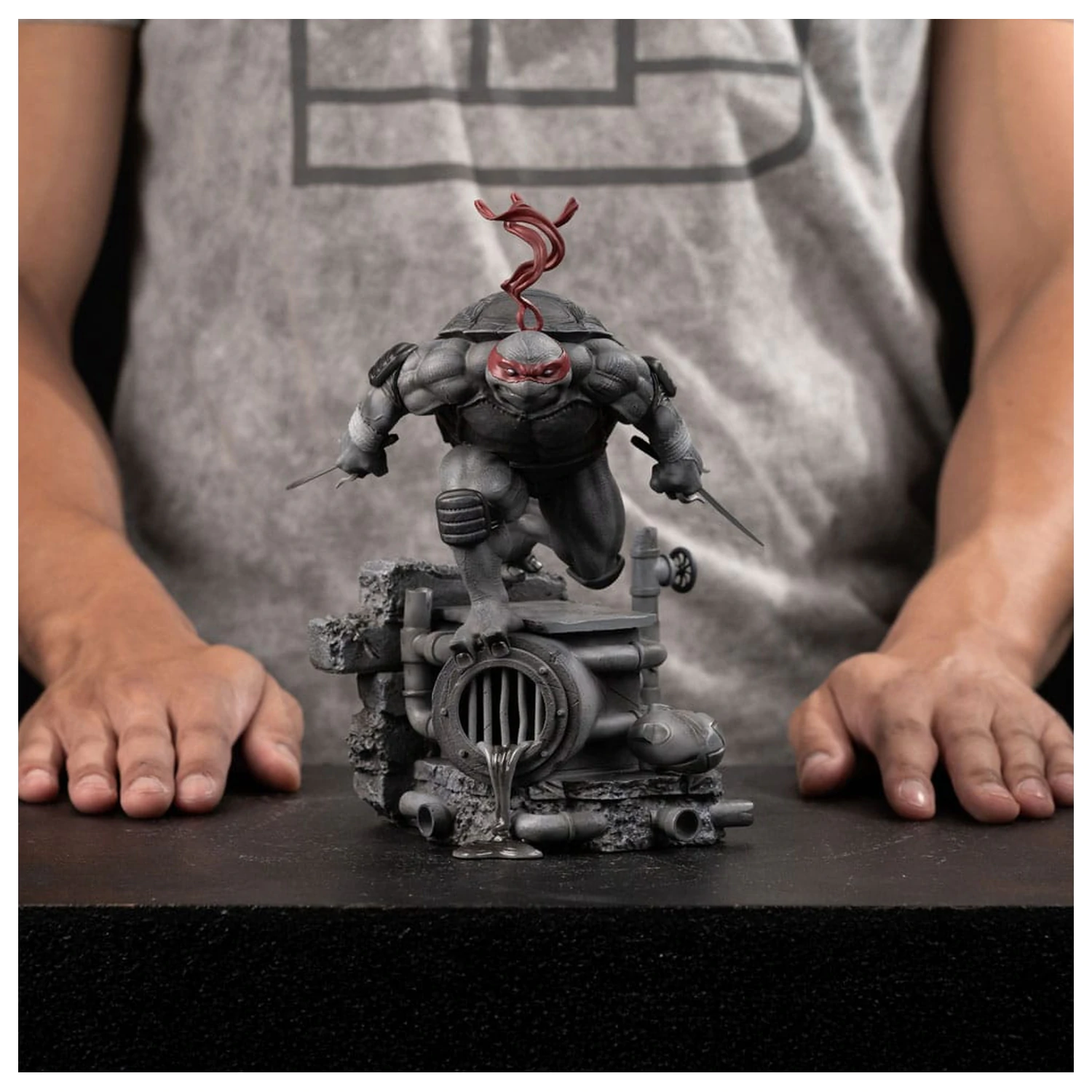 Teenage Mutant Ninja Turtles Art Scale Statue 1/10 Raphael Black and White Variant 26 cm product photo