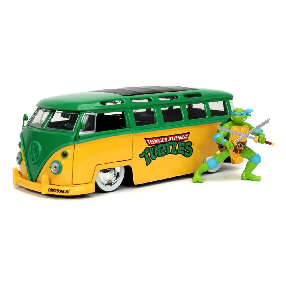 Teenage Mutant Ninja Turtles Hollywood Rides Diecast Model 1/24 1962 VW Bus with Leonardo Figur product photo