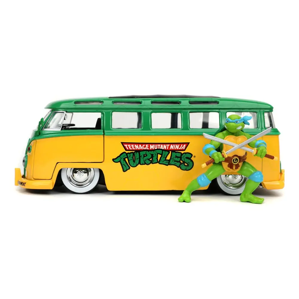 Teenage Mutant Ninja Turtles Hollywood Rides Diecast Model 1/24 1962 VW Bus with Leonardo Figur product photo