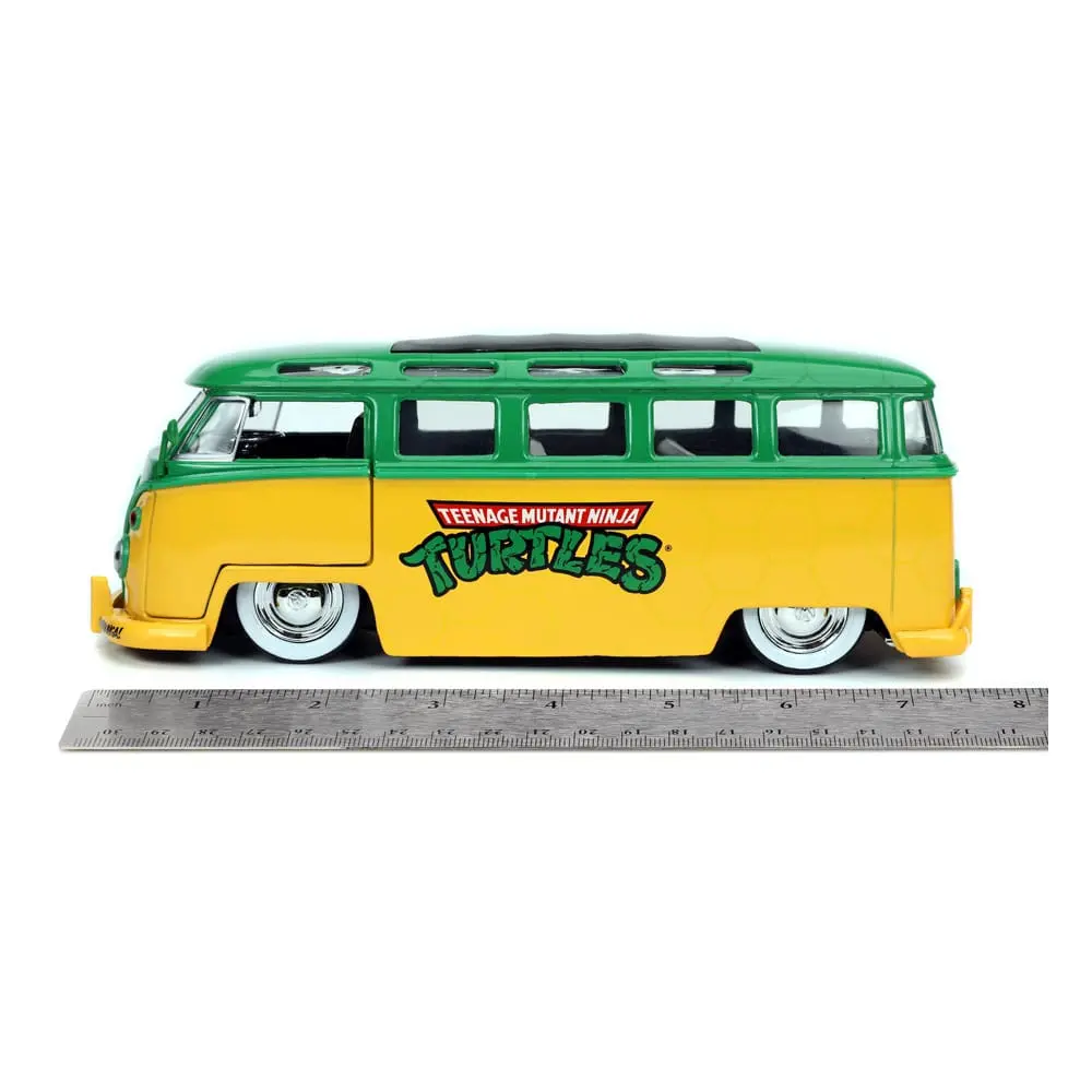 Teenage Mutant Ninja Turtles Hollywood Rides Diecast Model 1/24 1962 VW Bus with Leonardo Figur product photo
