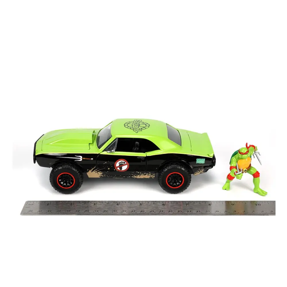 Teenage Mutant Ninja Turtles Hollywood Rides Diecast Model 1/24 1967 Chevrolet Camaro with Raphael Figur product photo