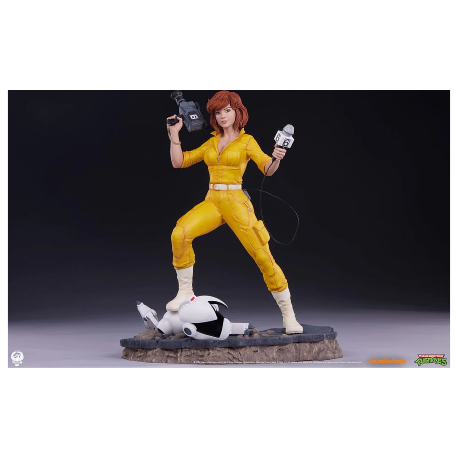 Teenage Mutant Ninja Turtles Premier Series Statue 1/4 April O'Neil 46 cm product photo