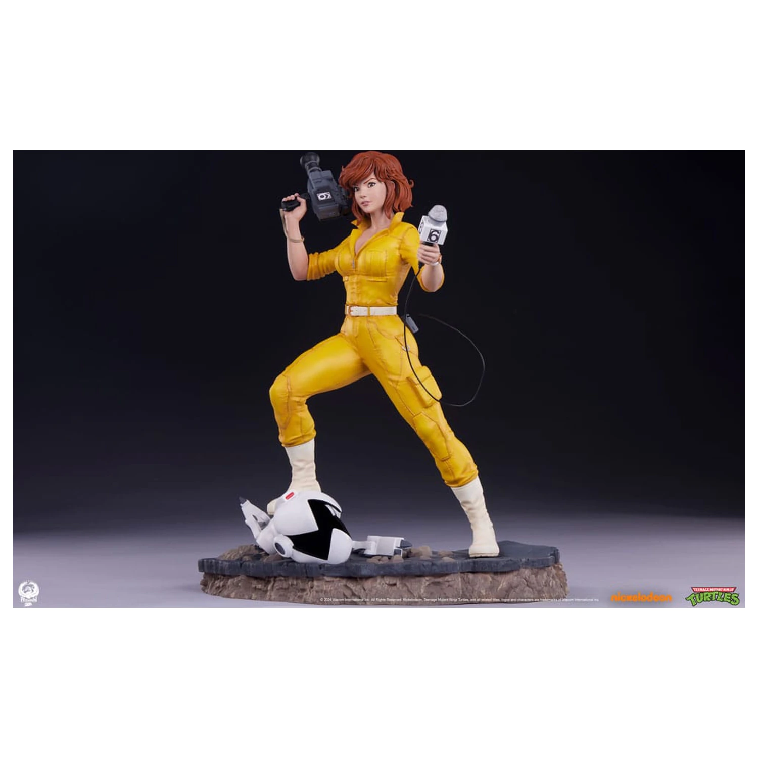 Teenage Mutant Ninja Turtles Premier Series Statue 1/4 April O'Neil 46 cm product photo