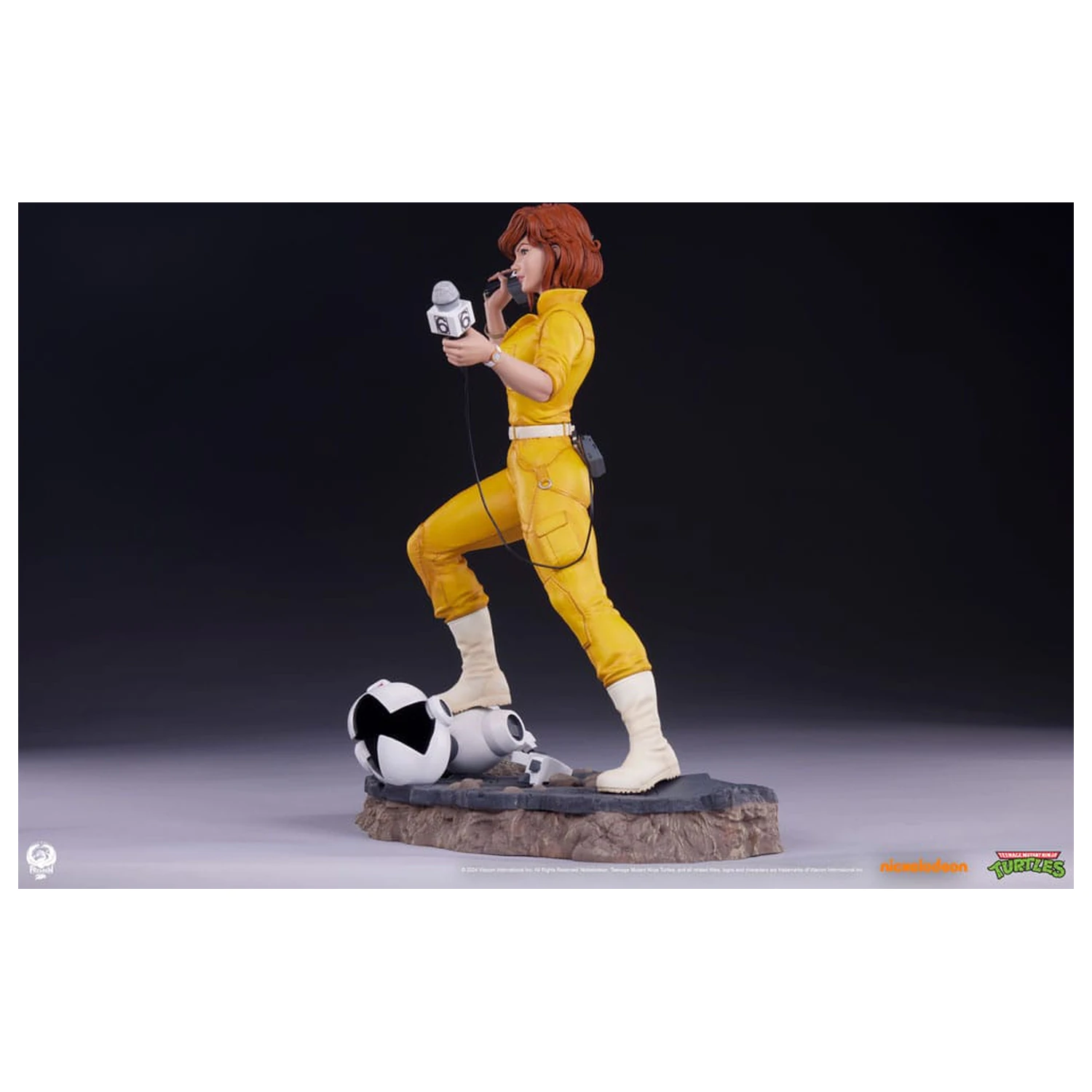 Teenage Mutant Ninja Turtles Premier Series Statue 1/4 April O'Neil 46 cm product photo