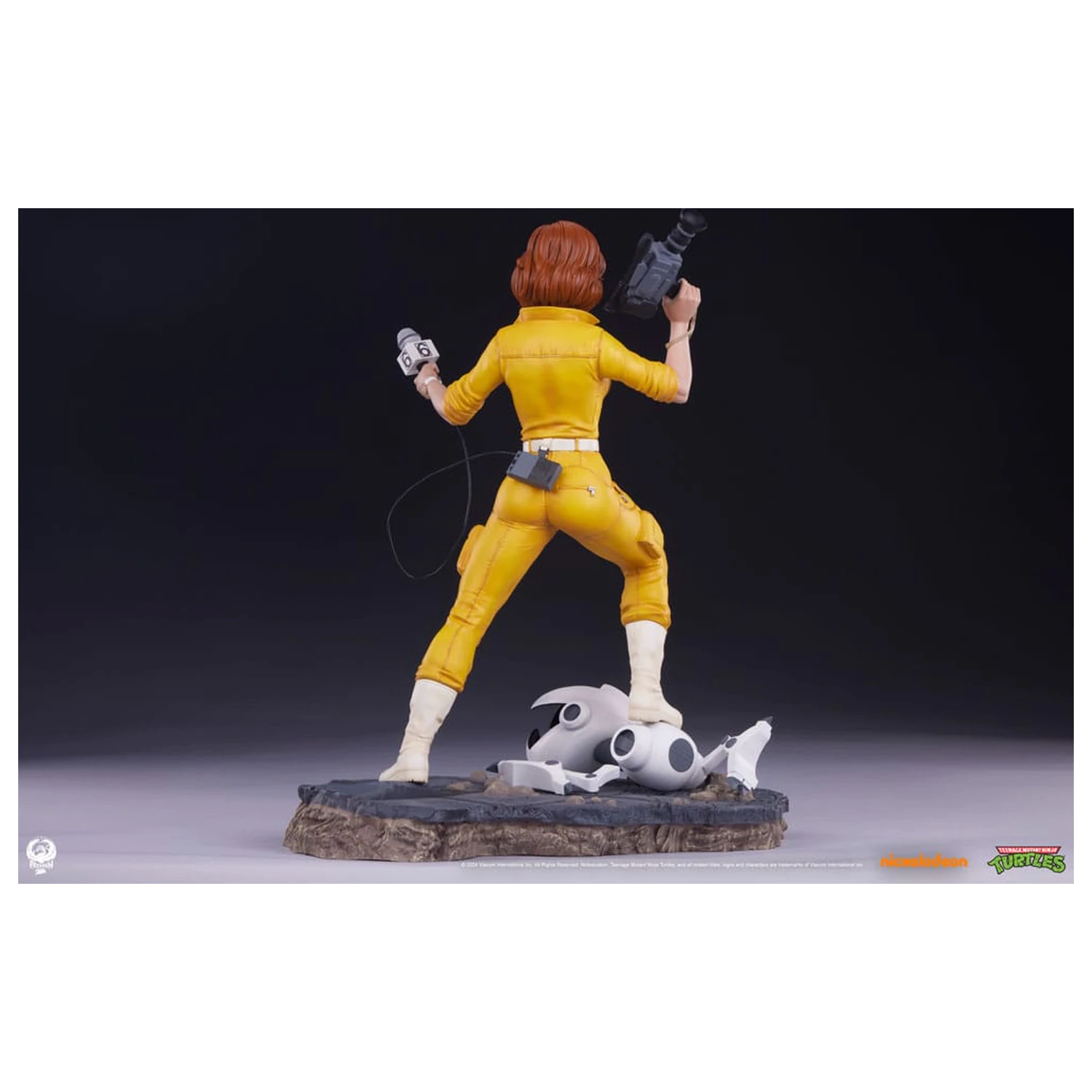 Teenage Mutant Ninja Turtles Premier Series Statue 1/4 April O'Neil 46 cm product photo