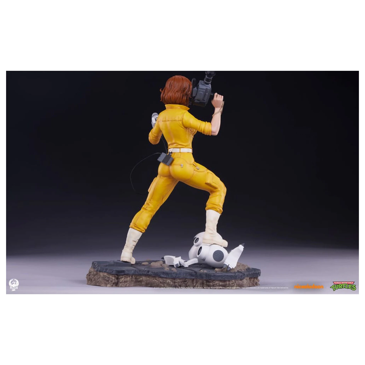 Teenage Mutant Ninja Turtles Premier Series Statue 1/4 April O'Neil 46 cm product photo