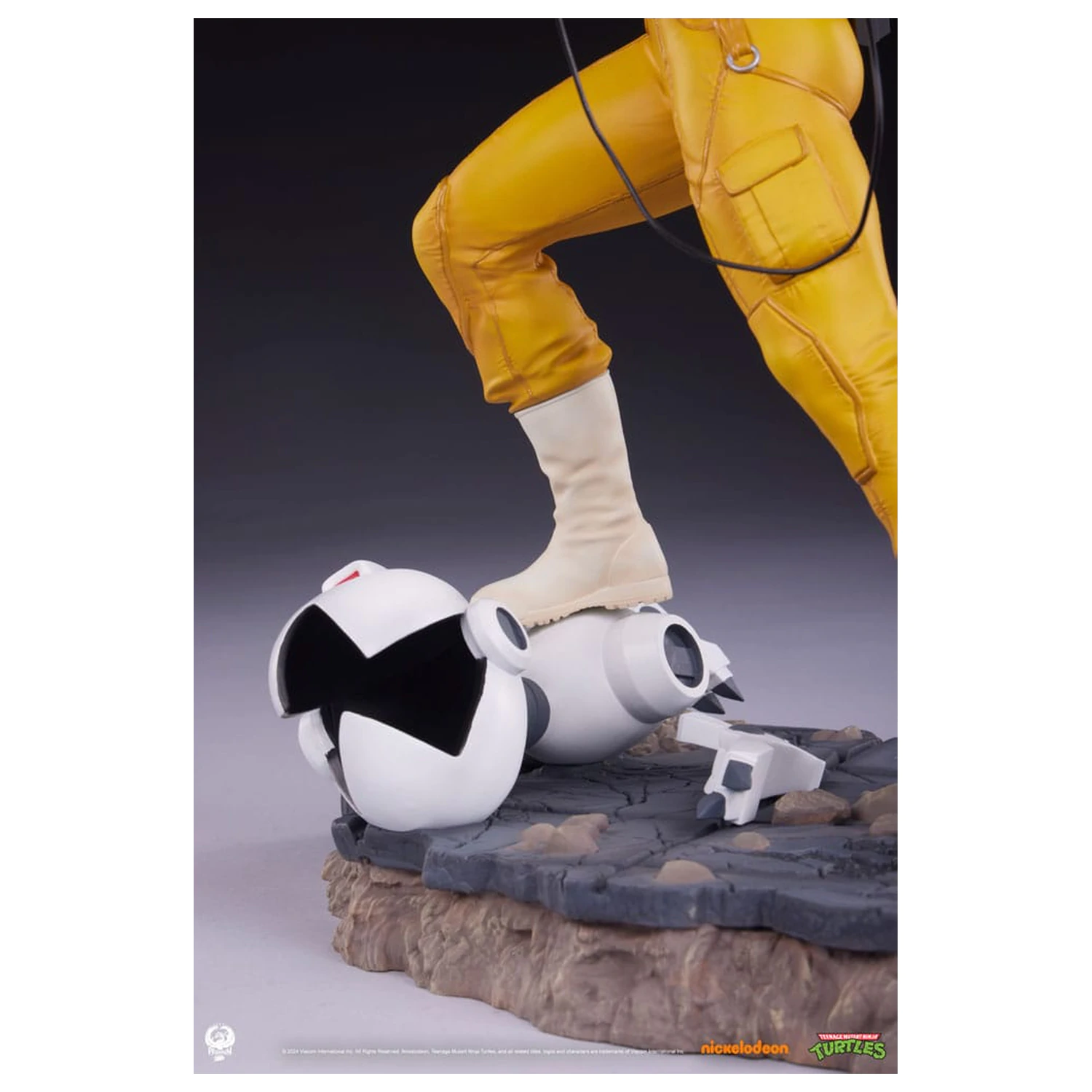 Teenage Mutant Ninja Turtles Premier Series Statue 1/4 April O'Neil 46 cm product photo