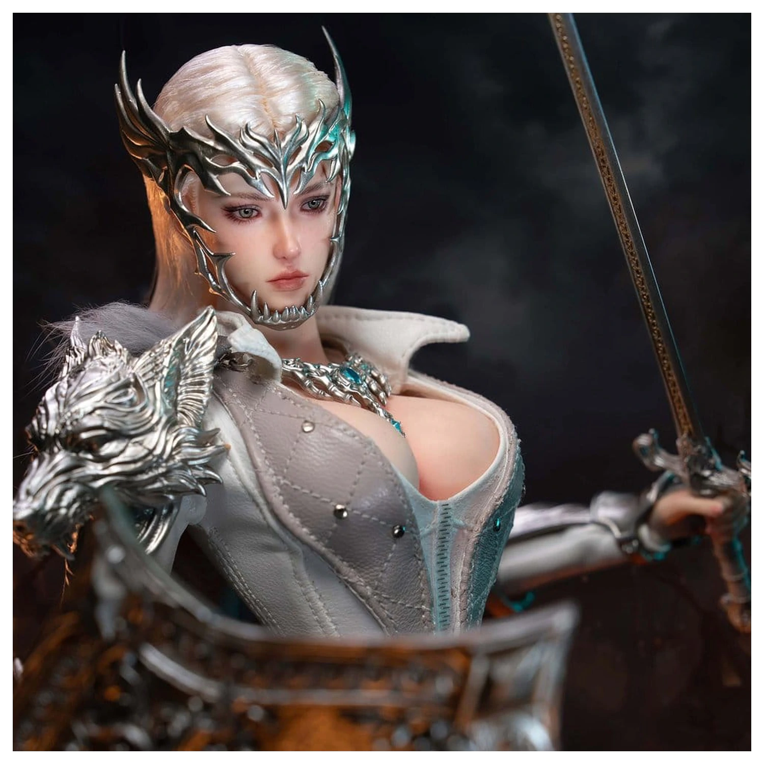 The Girl Under Wolf's Ward Action Figure 1/6 Alina (Silver) 30 cm product photo