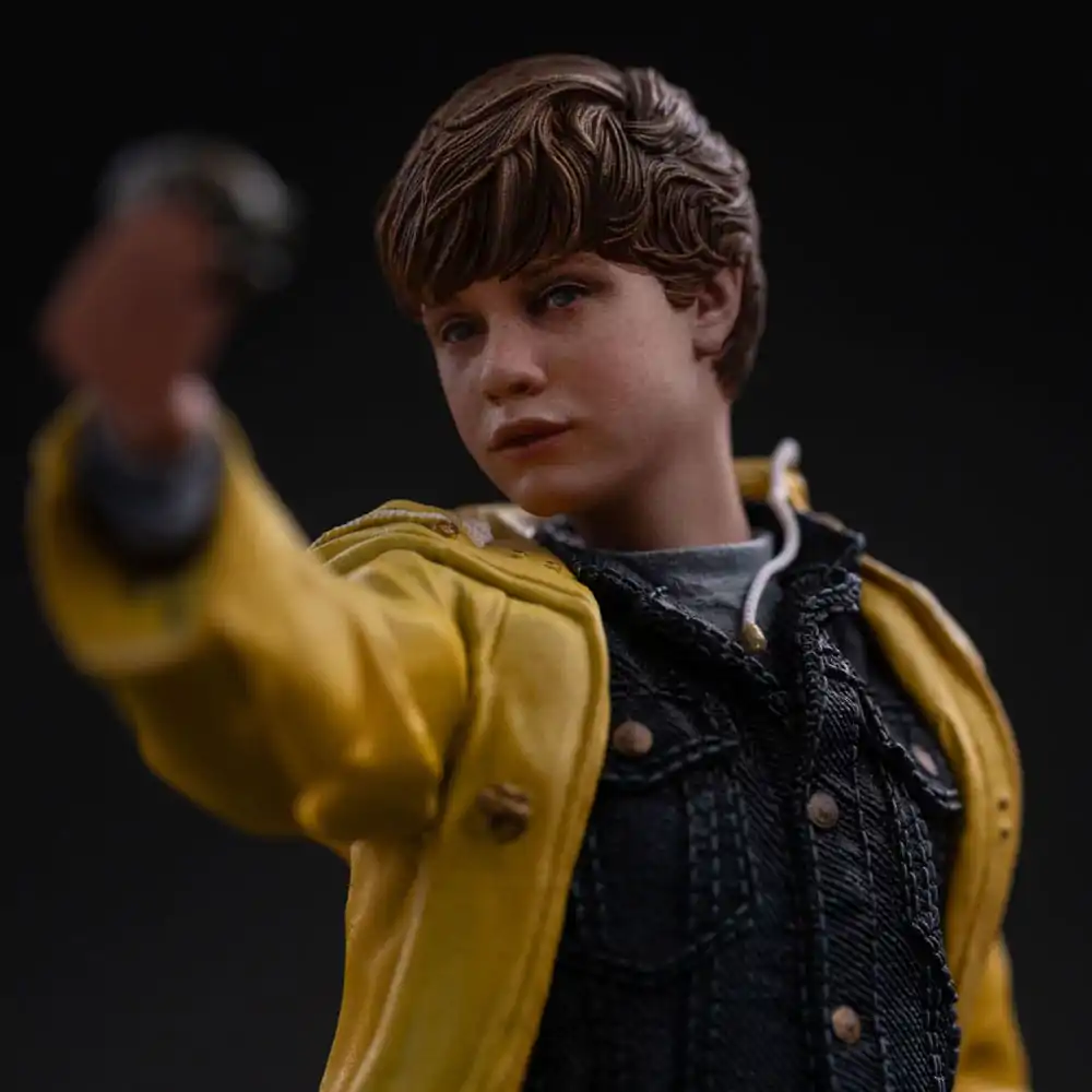 The Goonies Art Scale Statue 1/10 Mikey Walsh (40th anniversary) 21 cm          product photo