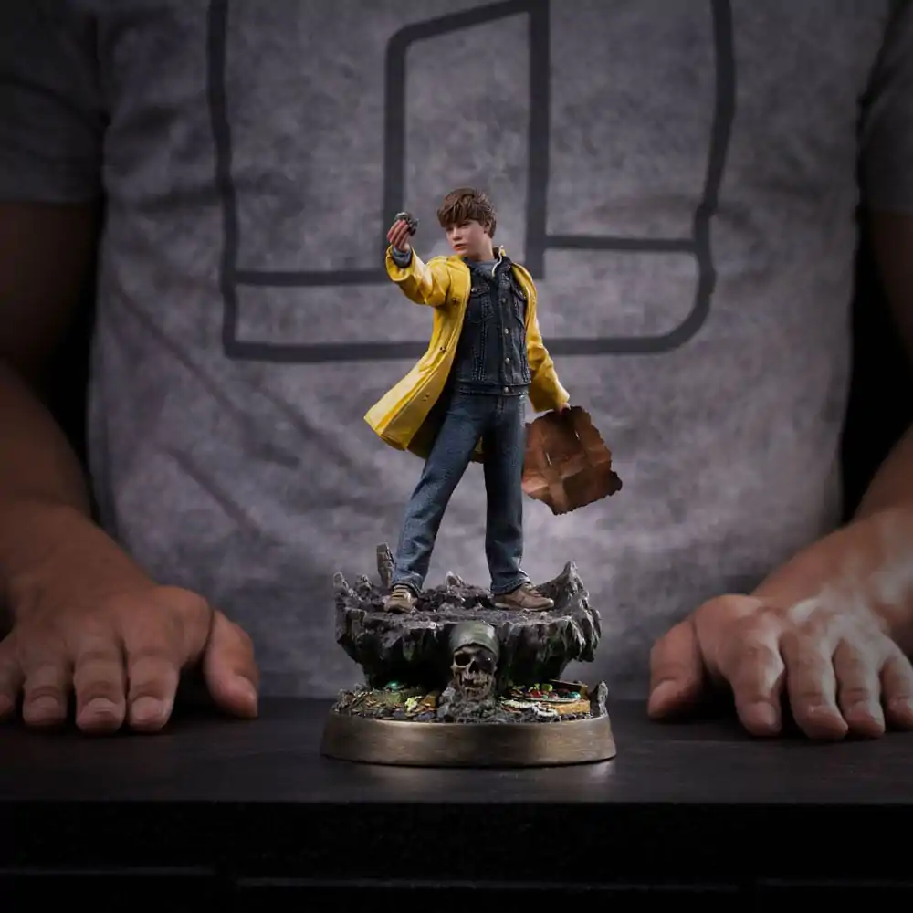 The Goonies Art Scale Statue 1/10 Mikey Walsh (40th anniversary) 21 cm          product photo