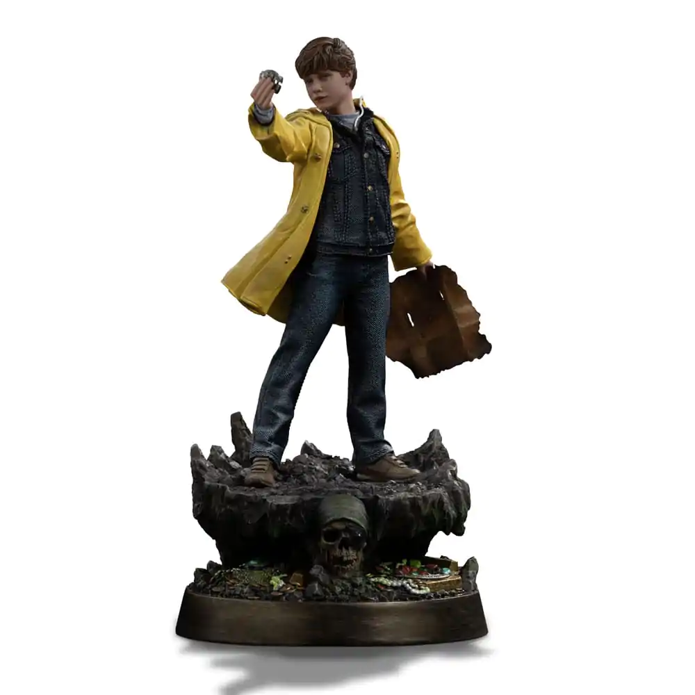 The Goonies Art Scale Statue 1/10 Mikey Walsh (40th anniversary) 21 cm          product photo