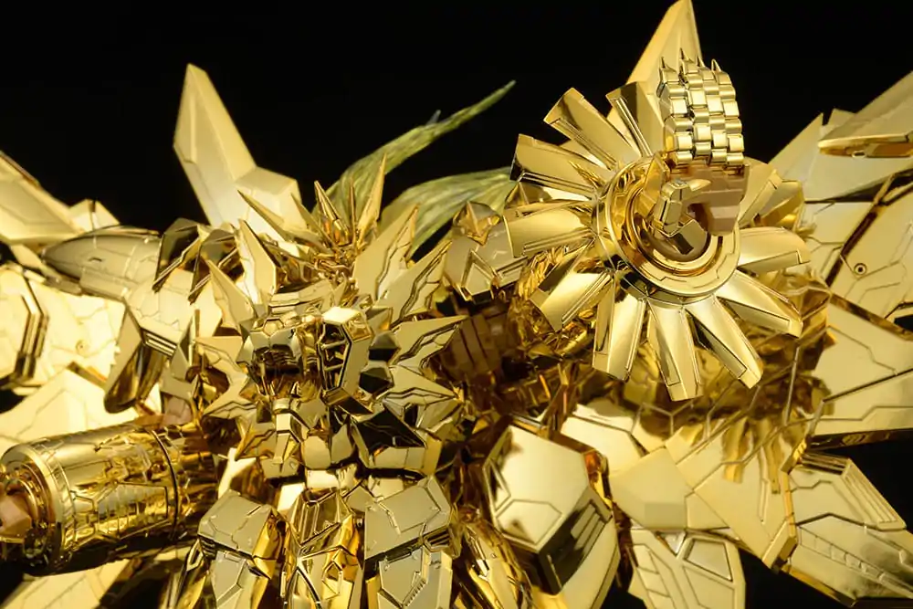 The King of Braves GaoGaiGar Amakunitech Plastic Model Kit Genesic Gaogaigar The Golden Destroyer 18 cm product photo