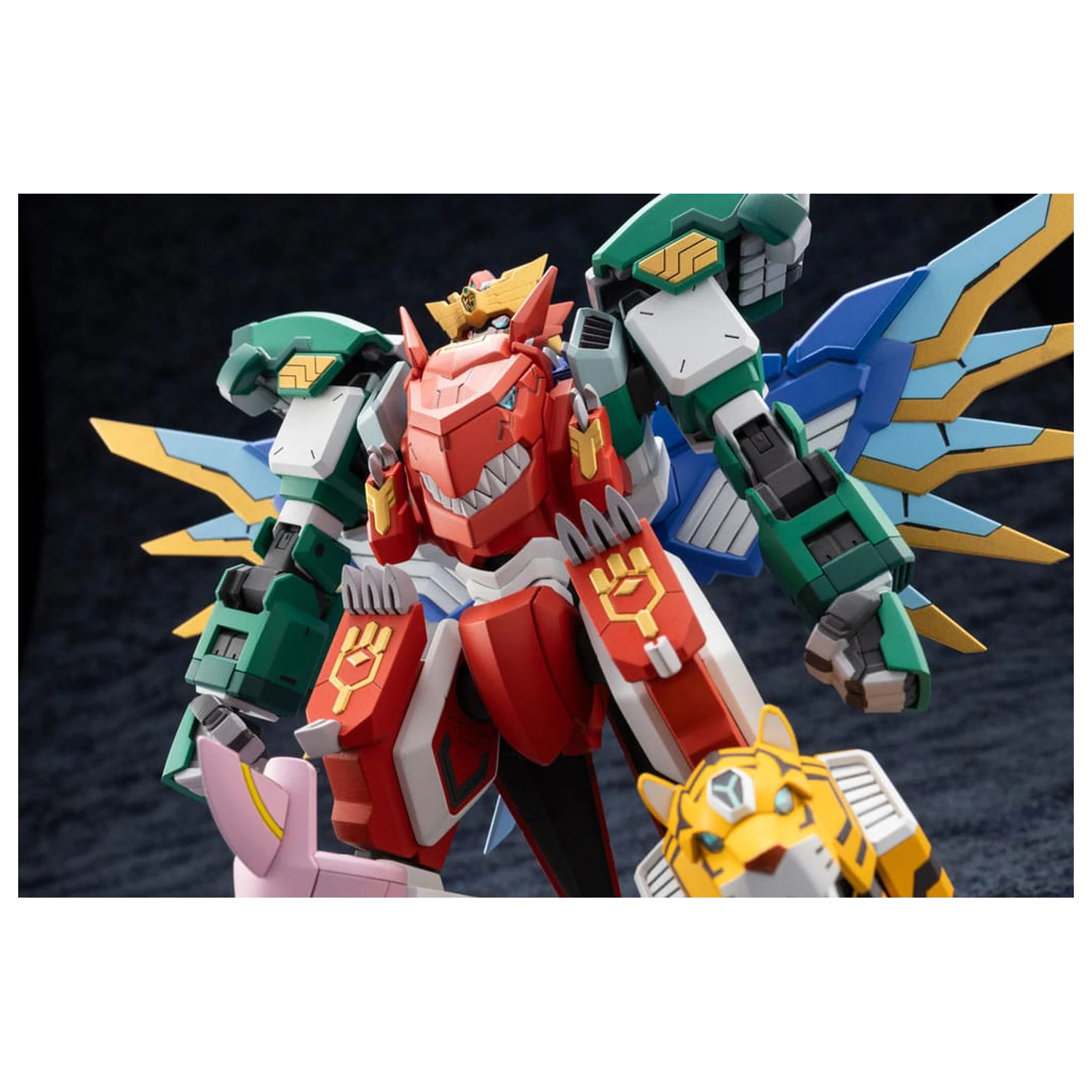 The Red Ranger Becomes an Adventurer in Another World Plastic Model Kit Maximum Kizuna Kaiser 17 cm   product photo