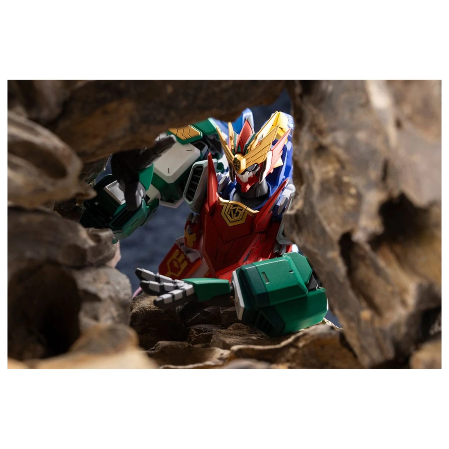 The Red Ranger Becomes an Adventurer in Another World Plastic Model Kit Maximum Kizuna Kaiser 17 cm   product photo