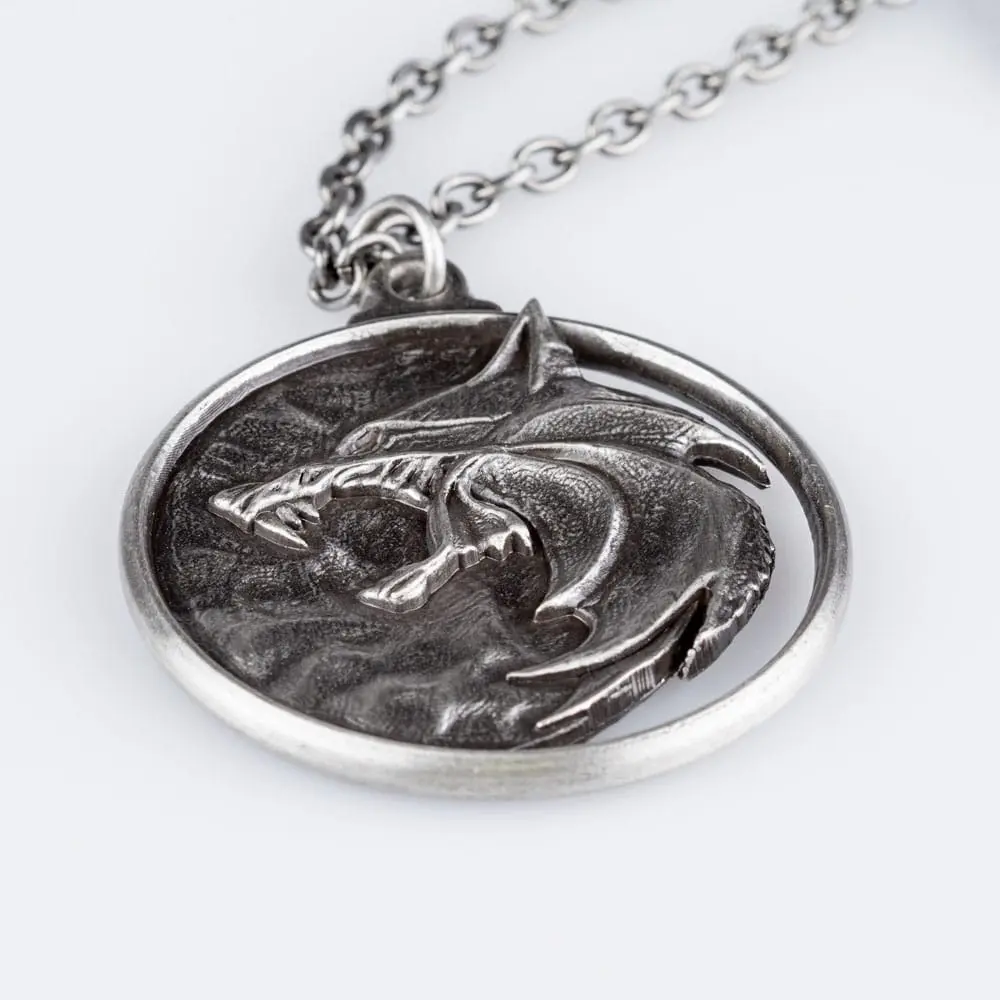 The Witcher Season 03 Replica 1/1 Necklace Wolf Medallion product photo