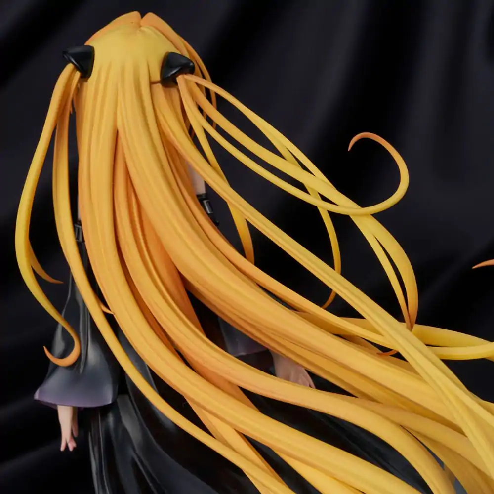 To Love-Ru Darkness PVC Statue 1/6 Golden Darkness Black Trance Version 20 cm product photo