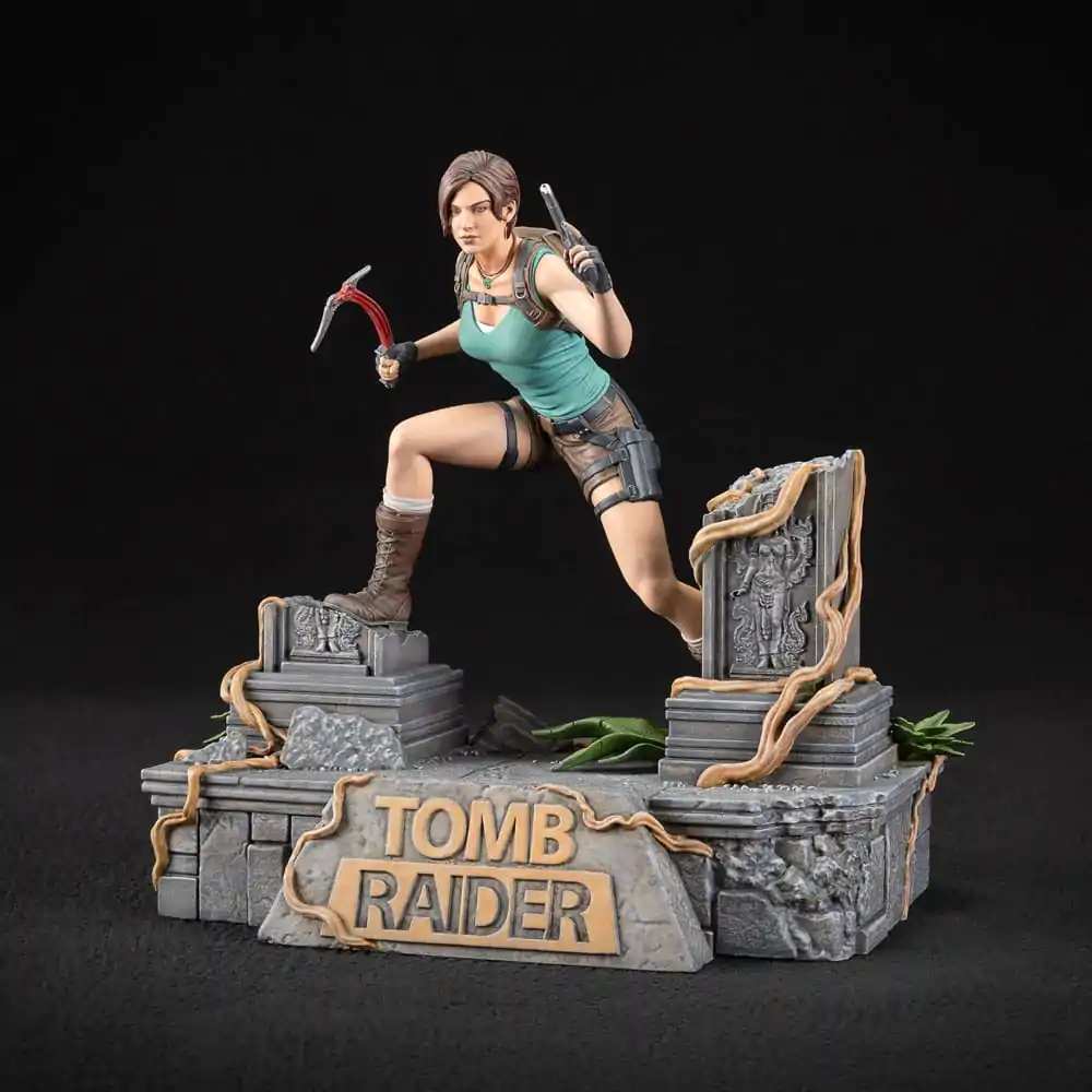 Tomb Raider PVC Statue Lara Croft 24 cm termékfotó