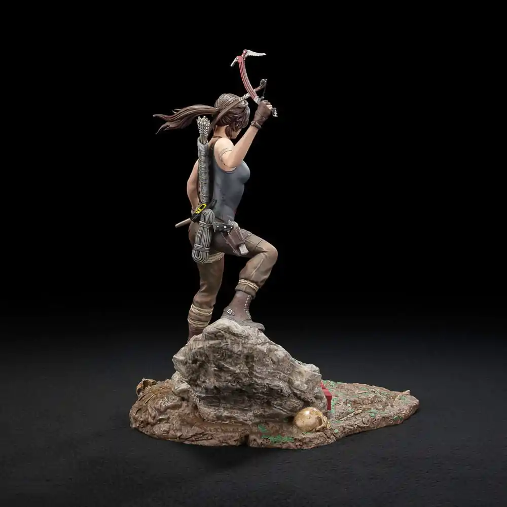 Tomb Raider PVC Statue Lara Croft Survivor Era 33 cm termékfotó