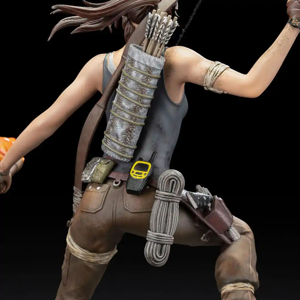 Tomb Raider PVC Statue Lara Croft Survivor Era 33 cm termékfotó