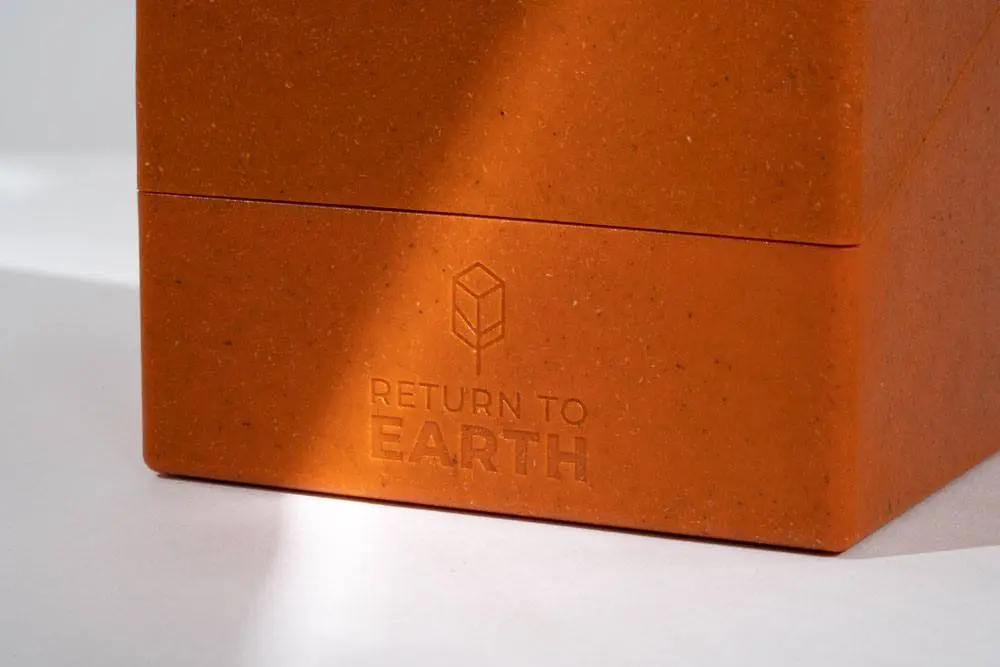 Ultimate Guard Return To Earth Boulder Deck Case 100+ Standard Size Orange product photo