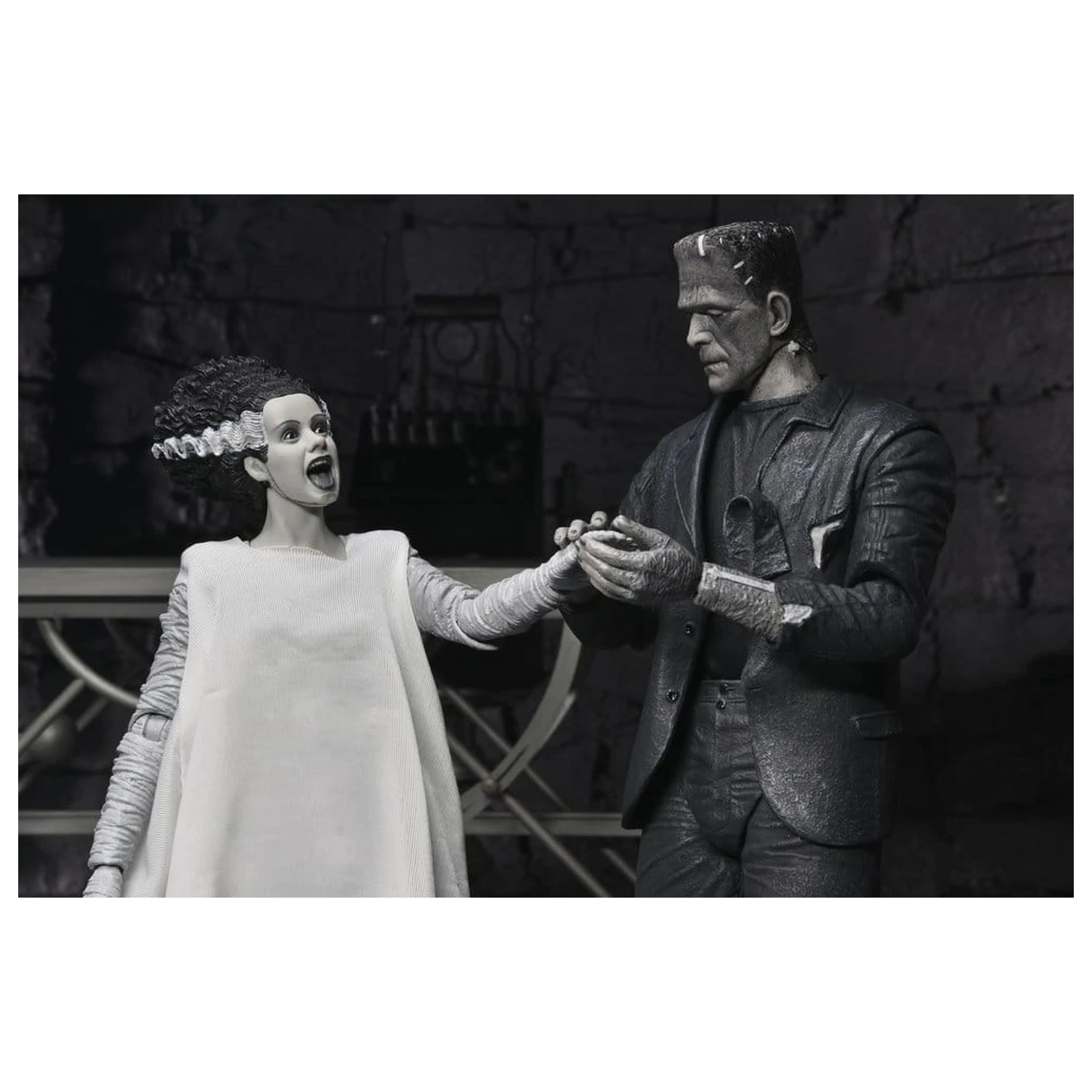 Universal Monsters 2-Pack Action Figure Bride of Frankenstein 90th Anniversary The Monster & His Mate (B&W) 18 cm product photo
