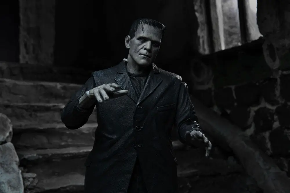 Universal Monsters Action Figure Ultimate Frankenstein's Monster (Black & White) 18 cm termékfotó
