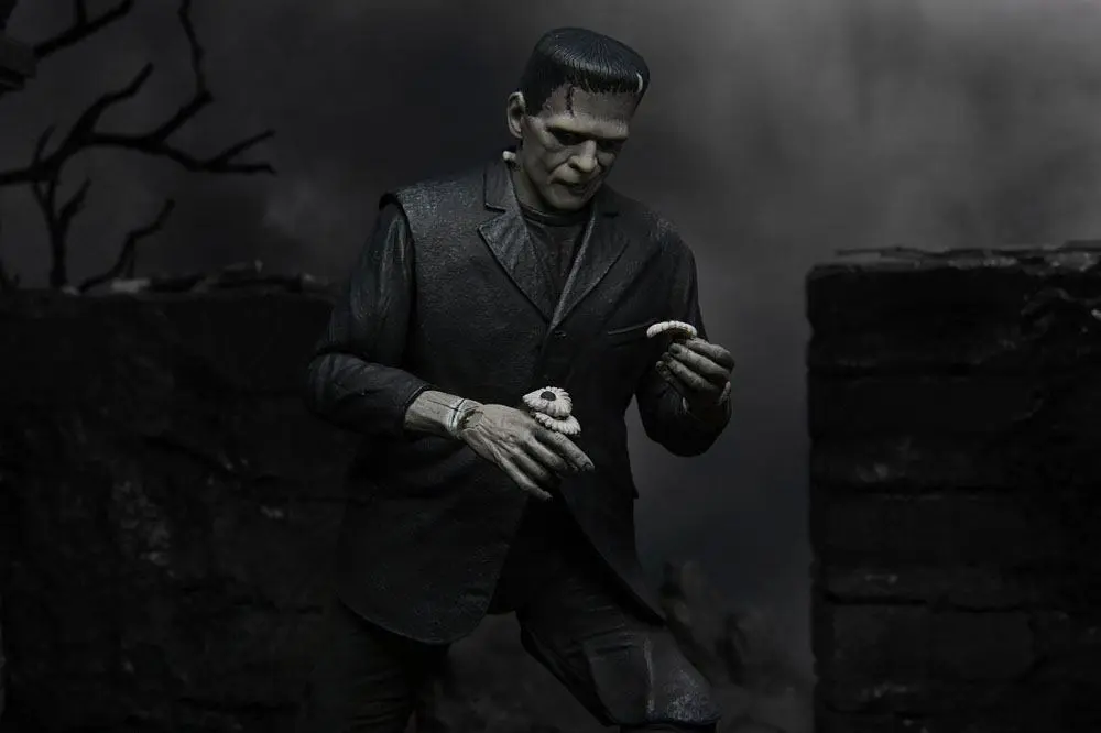 Universal Monsters Action Figure Ultimate Frankenstein's Monster (Black & White) 18 cm termékfotó