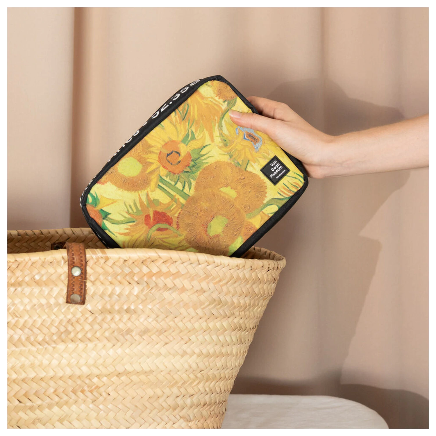 Van Gogh Museum vanity case product photo