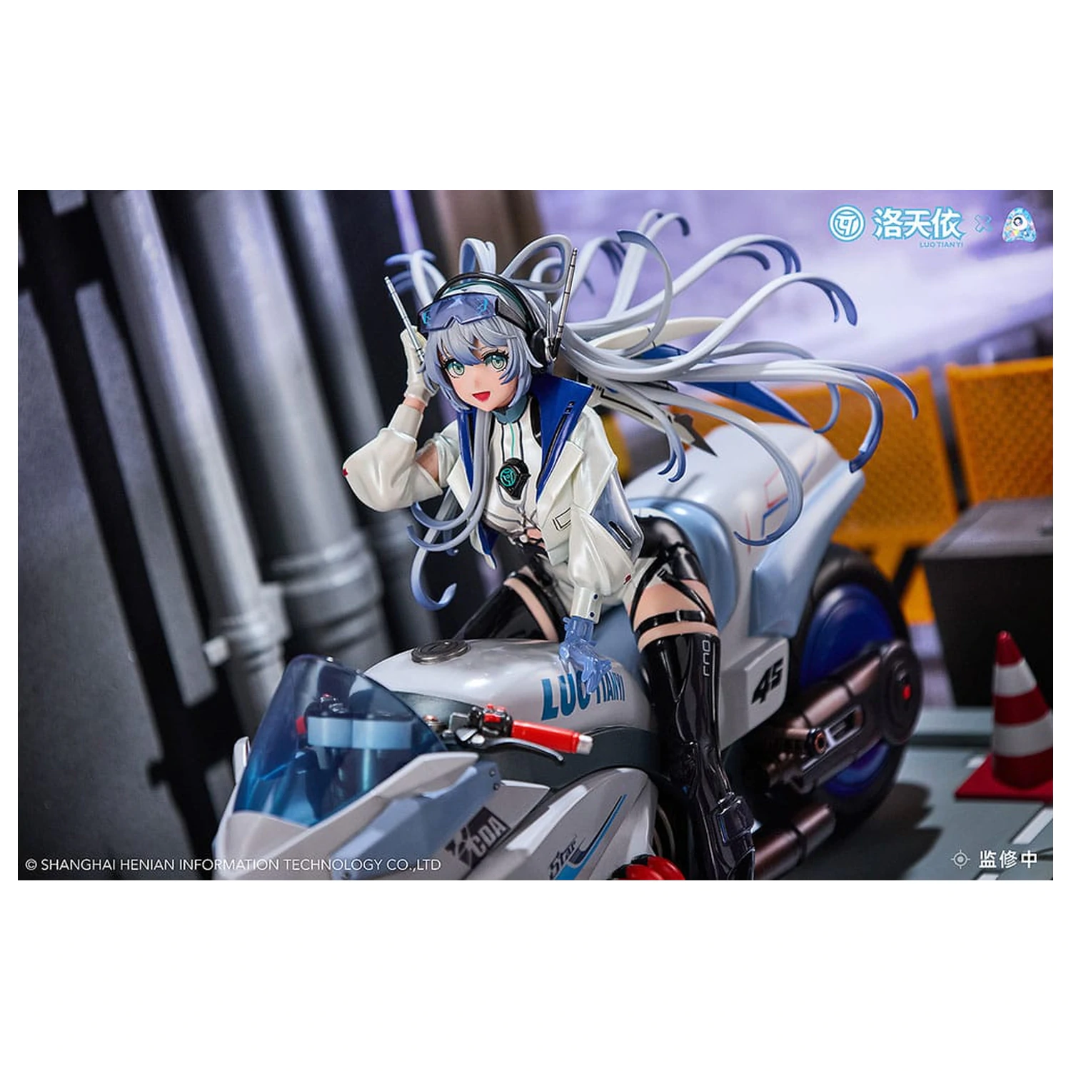 Vsinger PVC Statue 1/7 Vsinger Luo Tianyi Retro-Future Storm Driver Ver. 23 cm product photo