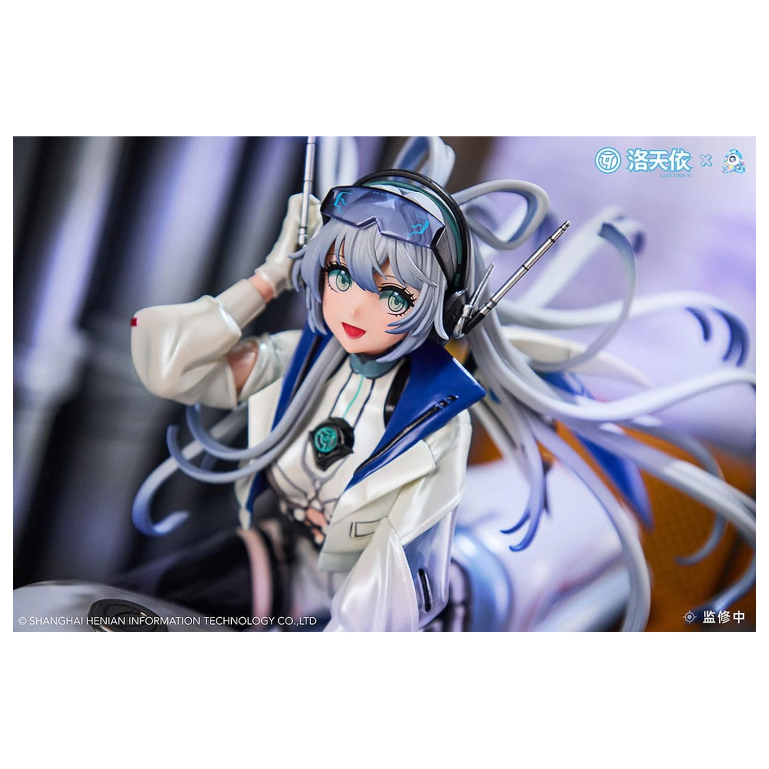 Vsinger PVC Statue 1/7 Vsinger Luo Tianyi Retro-Future Storm Driver Ver. 23 cm product photo